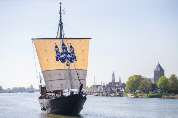 Een koggeschip in Kampen - Foto Richard Tennekes